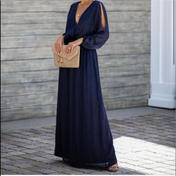 VICI Striking Cold Shoulder Maxi Dress - Picture 2 of 10